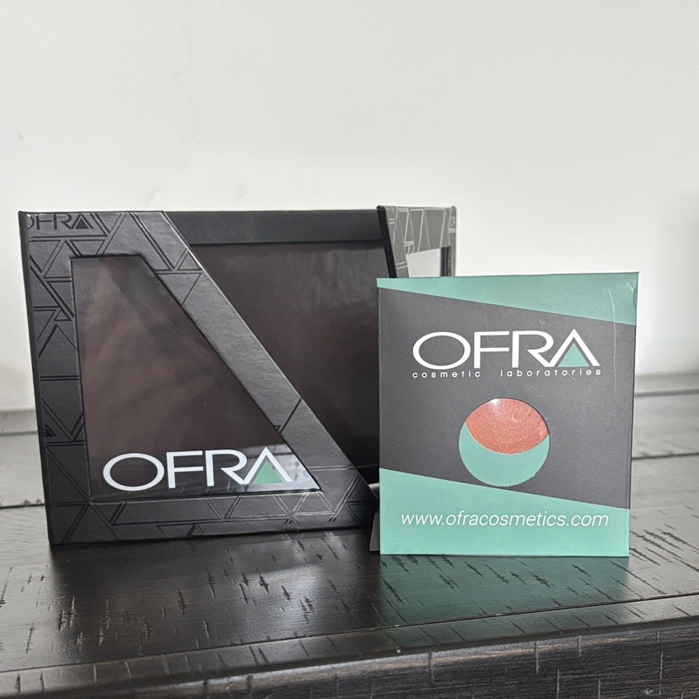 OFRA Pop Up Refillable Makeup Palette with blush.
